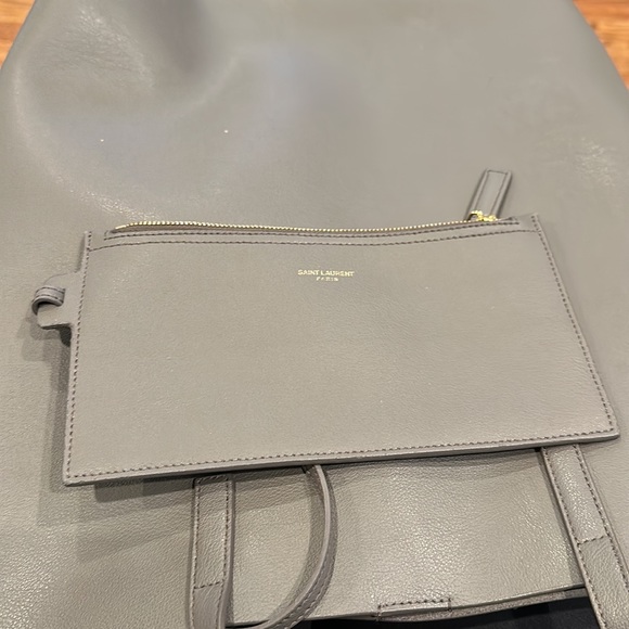 SHOPPING SAINT LAURENT N/S IN SUPPLE LEATHER - Picture 6 of 6